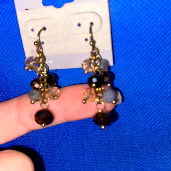 FREE W2+ bundle New dangling multi stone earrings very pretty - Picture 2 of 3